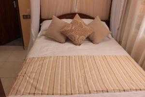 מיטה או מיטות בחדר ב-Moffat Court Boutique Hotel