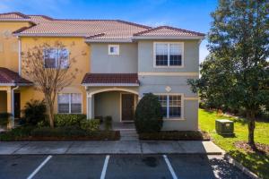 Afbeelding uit fotogalerij van 5 Bed 4 Bath Town Home With South Facing Pool townhouse in Kissimmee