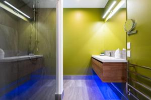 Koupelna v ubytování Rainforest Deluxe + 37 fotografií