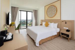 Giường trong phòng chung tại Hoan My Resort - Ninh Chu