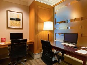 Televiisor ja/või meelelahutuskeskus majutusasutuses RSL Hotel Taipei Zhonghe