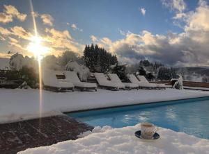 Bazén v ubytovaní Zoe Luxury House alebo v jeho blízkosti