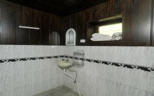 Kylpyhuone majoituspaikassa Hotel Kausani Retreat