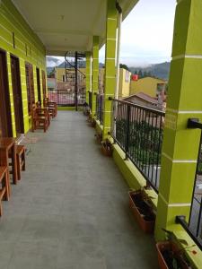 Kaesa Homestay的阳台或露台