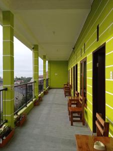 Kaesa Homestay的阳台或露台