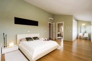 Łóżko lub łóżka w pokoju w obiekcie Sunny Summer House 4*