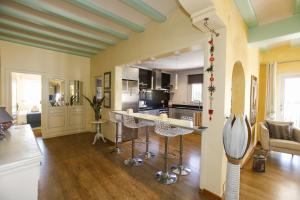 A kitchen or kitchenette at 026 Villa Leonor - Deniasol