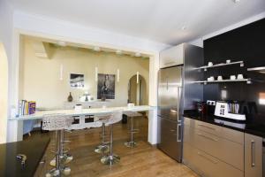 A kitchen or kitchenette at 026 Villa Leonor - Deniasol