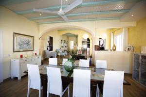 A seating area at 026 Villa Leonor - Deniasol