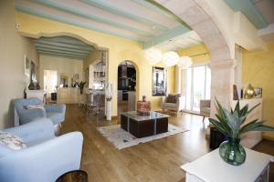 A seating area at 026 Villa Leonor - Deniasol