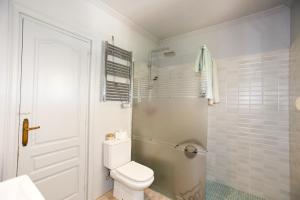 A bathroom at 026 Villa Leonor - Deniasol