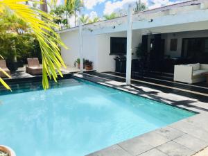 Der Swimmingpool an oder in der Nähe von EXOTIC VILLA II - Three Bedroom Villa in Juan Dolio Beach