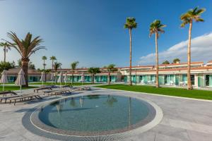 Bazén v ubytování Kumara Serenoa By Lopesan Hotels nebo v jeho okolí