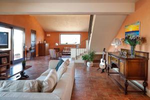 a living room with a couch and a television at Villa Laura in Marsala