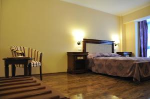 Postel nebo postele na pokoji v ubytování Vigo Grand Hotel + 36 fotografií