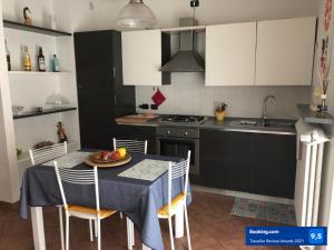 A kitchen or kitchenette at Gaia holiday