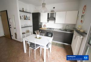 A kitchen or kitchenette at Gaia holiday