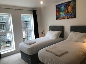 Sterling River view Apartment, Greenhithe 4 with Netflix & Amazon Music