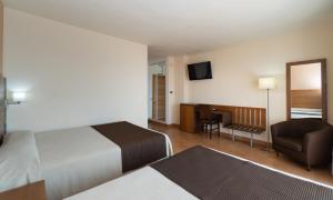 a hotel room with a bed and a desk at Rincón Sol in Rincón de la Victoria