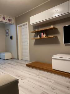 Μια τηλεόραση ή/και κέντρο ψυχαγωγίας στο Apartament AVANA
