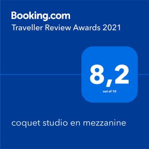 Certificado, premio, señal o documento que está expuesto en coquet studio en mezzanine NUIT pour 2 personnes