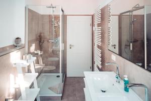 Ένα μπάνιο στο Ferienwohnung Windspiel +9 φωτογραφίες