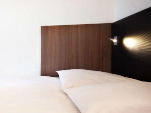 Postel nebo postele na pokoji v ubytování ibis Styles Paris République Le Marais