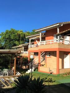 a large house with a balcony and a yard at Pousada Santa Helena in Iriri
