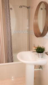 Koupelna v ubytování APARTAMENTO PEÑISCOLA
