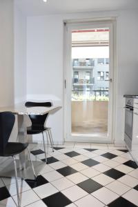 Kuchyň nebo kuchyňský kout v ubytování Fantastic Studio near Lake - Flower 02