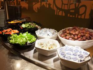 อาหารที่มีในโรงแรมหรือบริเวณใกล้เคียง 