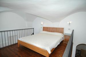 a bedroom with a bed in a white room at Amalfi 51 con vista mare, giardino e terrazze in Conca dei Marini