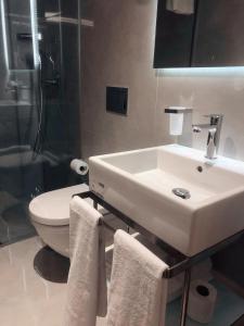 Ванная комната в Lady Diana Hotel