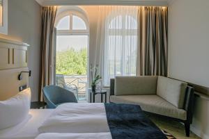 Postel nebo postele na pokoji v ubytování SEETELHOTEL Ostseehotel das Entdeckerhotel an der Ostsee und der perfekte Startpunkt für Ihre Inselabenteuer
