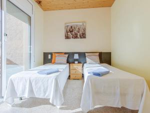 Postel nebo postele na pokoji v ubytování Holiday Home Ushi by Interhome