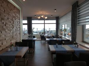 Posezení v ubytování Strand-Hotel + 37 fotografií
