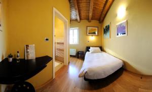 Letto o letti in una camera di Klinec Plešivo Art Rooms