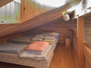 Postel nebo postele na pokoji v ubytování Holiday Home Ylläskuru d 2 by Interhome