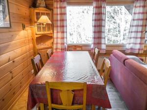 Posezení v ubytování Holiday Home Ylläskuru d 2 by Interhome