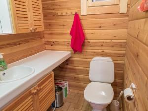 Koupelna v ubytování Holiday Home Ylläskuru d 2 by Interhome