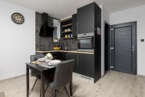 Kuchyňa alebo kuchynka v ubytovaní Apartman DOWNTOWN DL