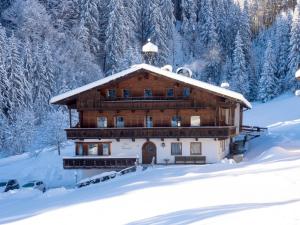 Obiekt Appartementhaus Talwinkel zimą