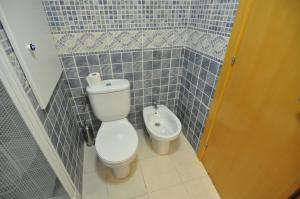 a bathroom with a toilet and a bidet at RNET - IR 27-B Studios Roses Costa Brava in Roses