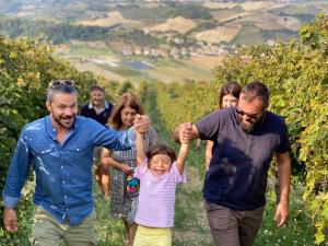 En familj som bor på Cantina Le Canà