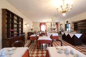 מסעדה או מקום אחר לאכול בו ב-Locanda Dell' Orso Bevitore