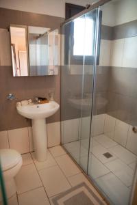 Een badkamer bij PORTO TIMONI