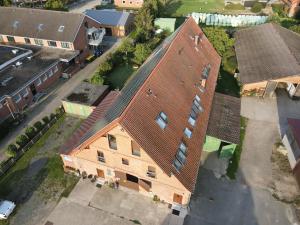 an overhead view of a large brick building at Gästezimmer Hencke in Echem