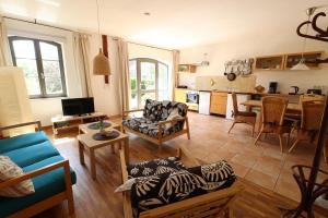 a living room filled with furniture and a kitchen at Birkenhof an der Ostsee in Hohenkirchen