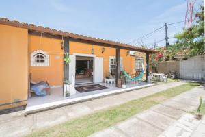 a house with a patio and a yard at Kundalini Buzios in Búzios