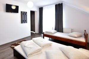 מיטה או מיטות בחדר ב-Casa de Oaspeti Cristian